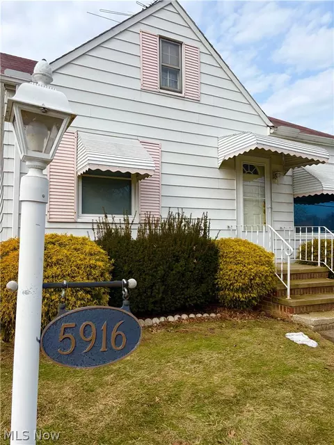 5916 W 54th St, Parma, OH 44129