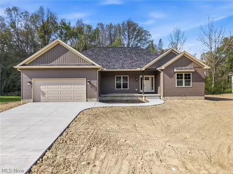 2310 Wilshire Dr, Cortland, OH 44410