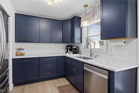 Kitchen - 141 Elma Dr, Elyria, OH 44035 photo 2 of 5