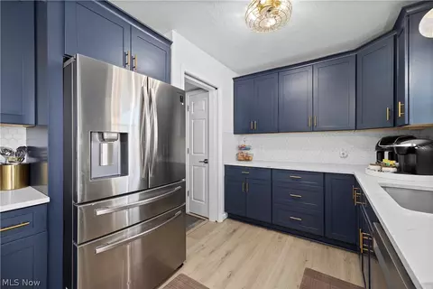 Kitchen - 141 Elma Dr, Elyria, OH 44035 photo 3 of 5
