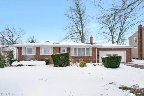 3847 Daytona Dr, Austintown, OH 44515