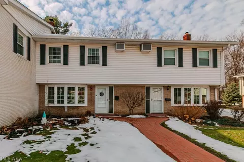 10 Meadowlawn Dr #13, Mentor, OH 44060