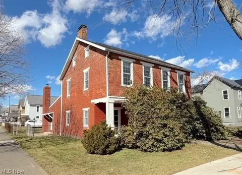 152 3rd St SW, New Philadelphia, OH 44663