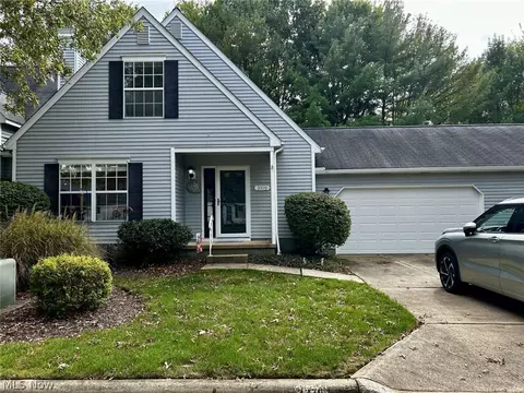 3370 Bristol Ln #2, Cuyahoga Falls, OH 44223