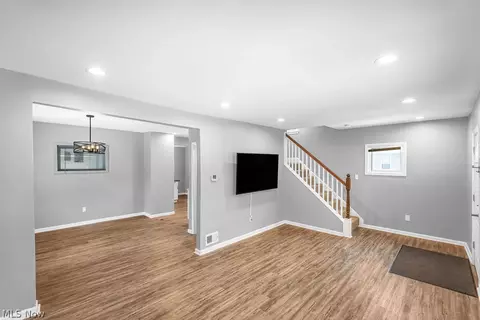 Entry Way - 584 Evans Ave, Akron, OH 44310 photo 1 of 4