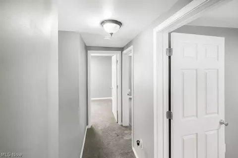 Entry Way - 584 Evans Ave, Akron, OH 44310 photo 4 of 4