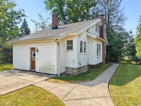27015 Aurora Rd, Solon, OH 44139