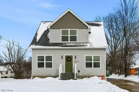 22711 Vera St, Warrensville Heights, OH 44128