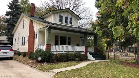 952 Oxford Rd, Cleveland Heights, OH 44121