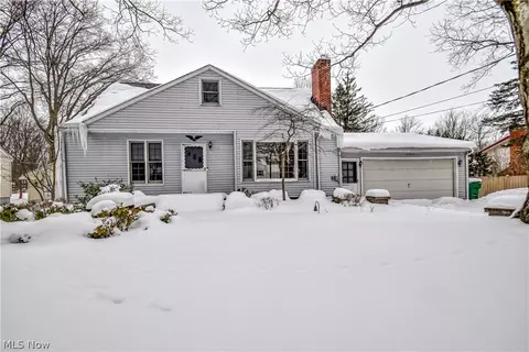 2772 Oak St, Willoughby Hills, OH 44094