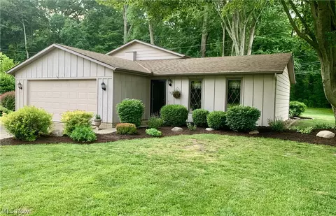 146 Hidden Tree Ln, Amherst, OH 44001