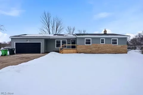 2365 Norman Dr, Stow, OH 44224