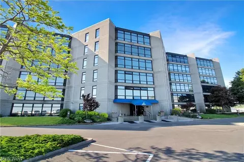 711 W Lakeshore Dr, Port Clinton, OH 43452