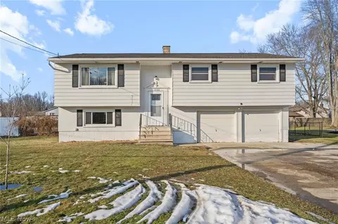 1088 Novak Rd, Grafton, OH 44044