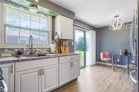 Kitchen - 321 Meadowbrook Ave, Boardman, OH 44512 photo 5 of 6