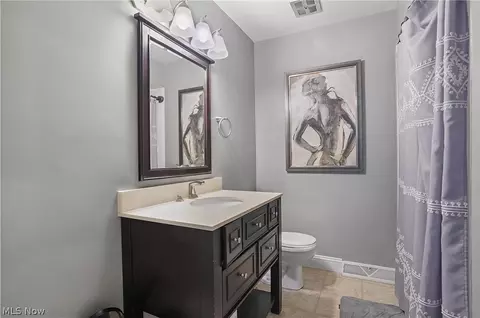 Bath - 321 Meadowbrook Ave, Boardman, OH 44512 photo 1 of 4