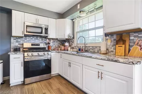 Kitchen - 321 Meadowbrook Ave, Boardman, OH 44512 photo 6 of 6