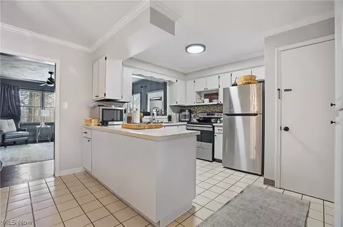 Kitchen - 321 Meadowbrook Ave, Boardman, OH 44512 photo 1 of 6