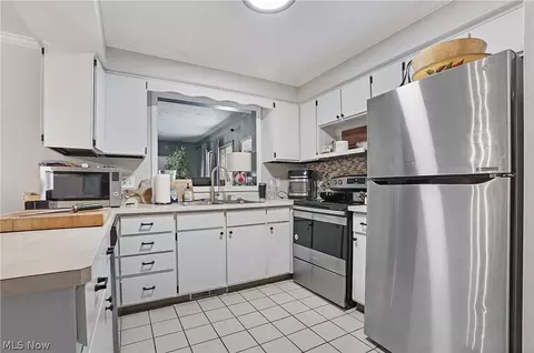 Kitchen - 321 Meadowbrook Ave, Boardman, OH 44512 photo 2 of 6