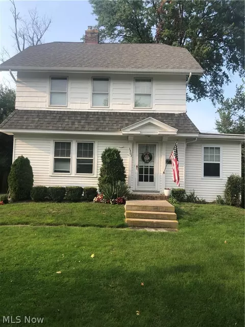 3303 E Scarborough Rd, Cleveland Heights, OH 44118