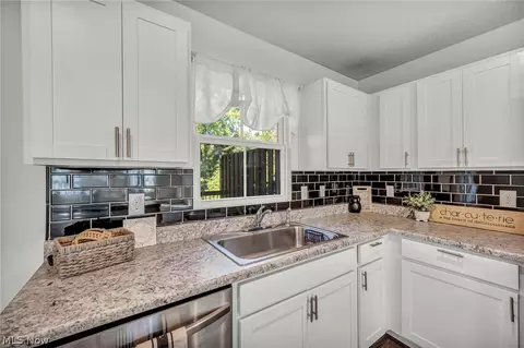 698 Pine Spring Dr, Painesville, OH 44077 photo 11