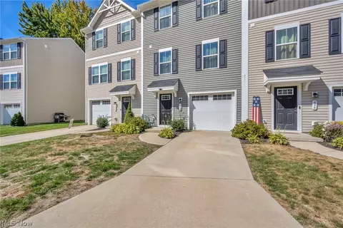 698 Pine Spring Dr, Painesville, OH 44077 photo 2