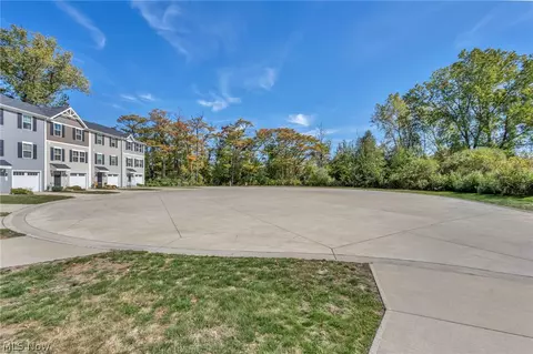 698 Pine Spring Dr, Painesville, OH 44077 photo 4