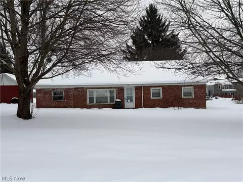 35 Center St, Leetonia, OH 44431
