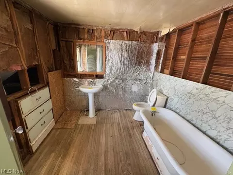 Bath - 834 Clarendon Ave NW, Canton, OH 44708 photo 1 of 2