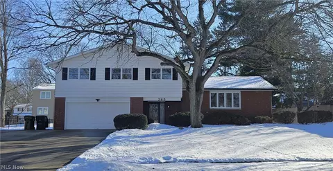 285 Tanglewood Trl, Wadsworth, OH 44281