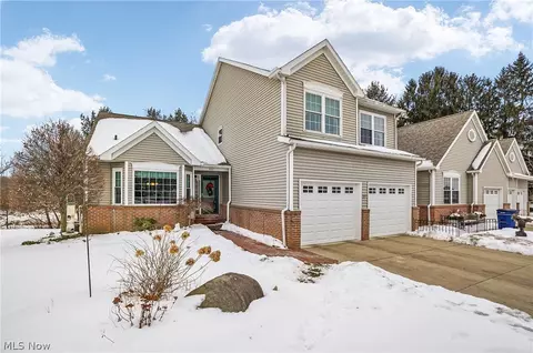2837 Stratford Cir, Akron, OH 44312