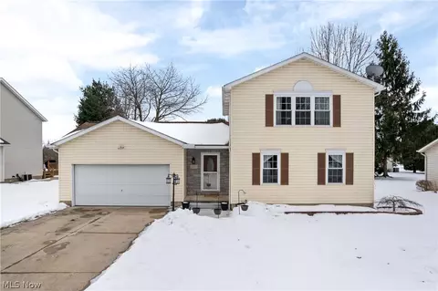 695 Hillcrest Dr, Wadsworth, OH 44281