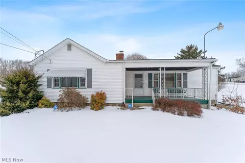 5160 Oak St, Lowellville, OH 44436