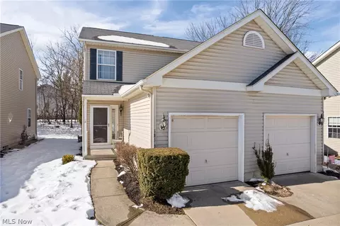 585 Birch Hill Dr #3, Medina, OH 44256