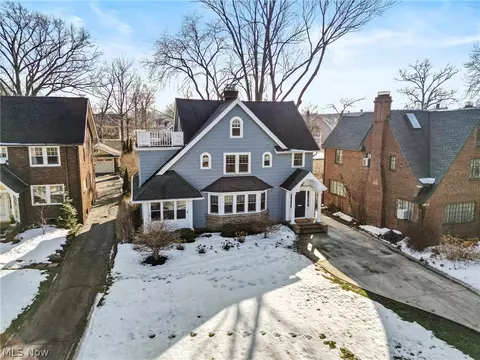 12911 Lake Ave, Lakewood, OH 44107