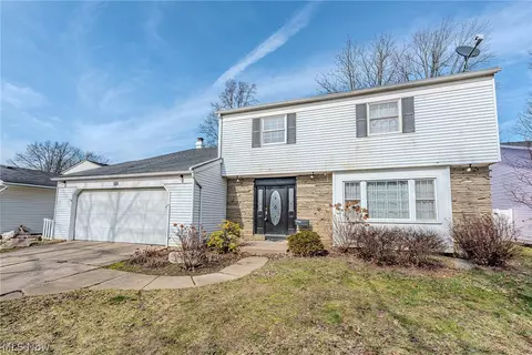 920 Howard St, Elyria, OH 44035