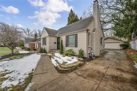 24011 Bruce Rd, Bay Village, OH 44140