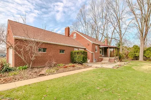 Exterior - 2695 River Rd, Willoughby Hills, OH 44094 photo 4 of 8