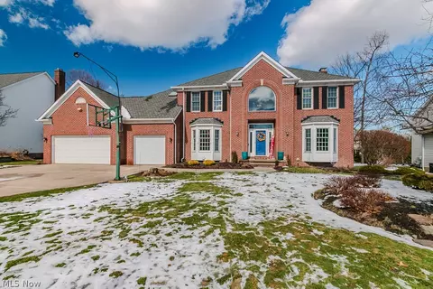 6293 S Applecross Rd, Highland Heights, OH 44143
