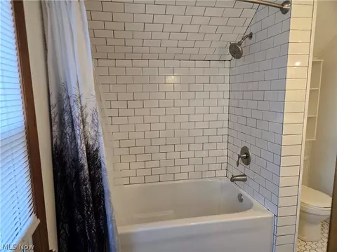 Bath - 1108 N Walnut St, Dover, OH 44622 photo 3 of 5
