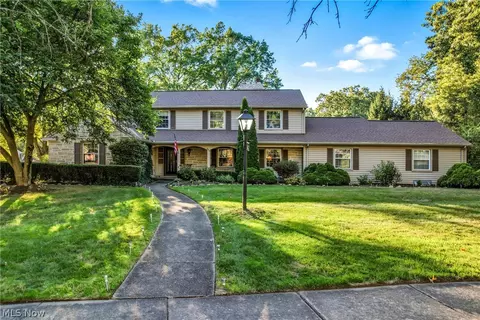 4250 Oak Knoll Dr, Boardman, OH 44512