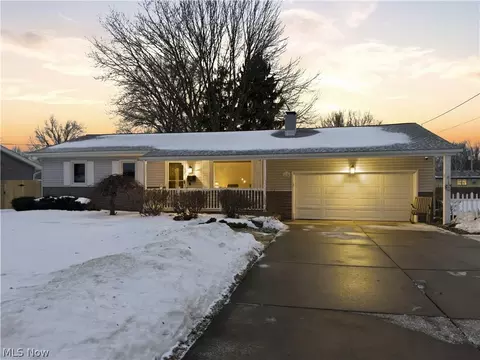 4656 Pinegrove Ave, Austintown, OH 44515