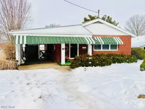 801 38th St, Vienna, WV 26105
