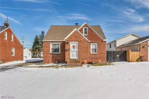 931 E 214th St, Cleveland, OH 44119