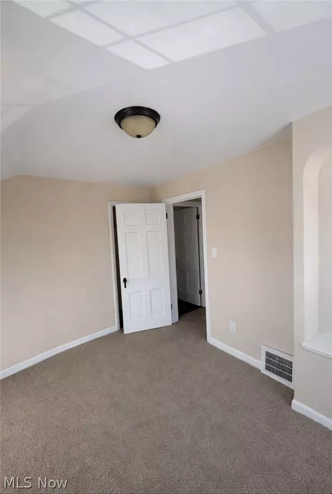 579 E 260th St, Euclid, OH 44132 photo 7