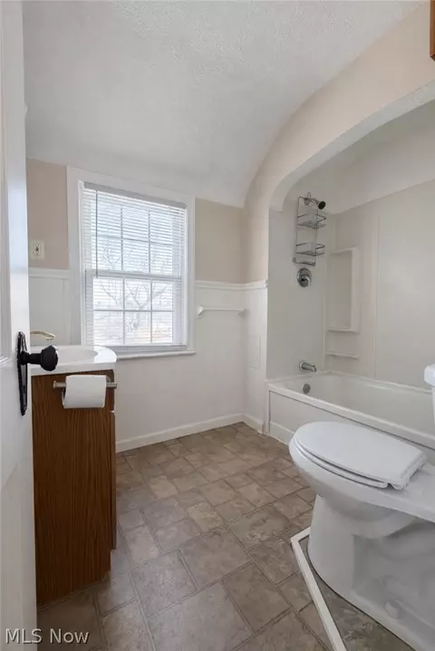 579 E 260th St, Euclid, OH 44132 photo 10