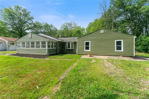 17632 Laurel Ave, Lake Milton, OH 44429