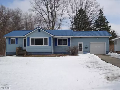 716 Chestnut St, Conneaut, OH 44030