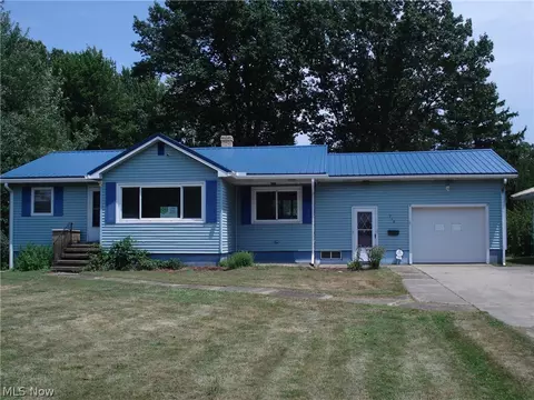716 Chestnut St, Conneaut, OH 44030