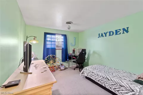 715 Carol Ln, Elyria, OH 44035 photo 16